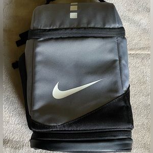 Nike Lunch Bag Color: Gray/ Black